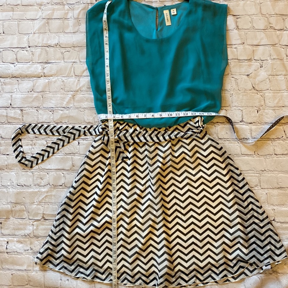 Spring dress, medium - Picture 3 of 4
